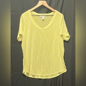 Athleta Breezy Light Yellow V-Neck Short Sleeve Tee